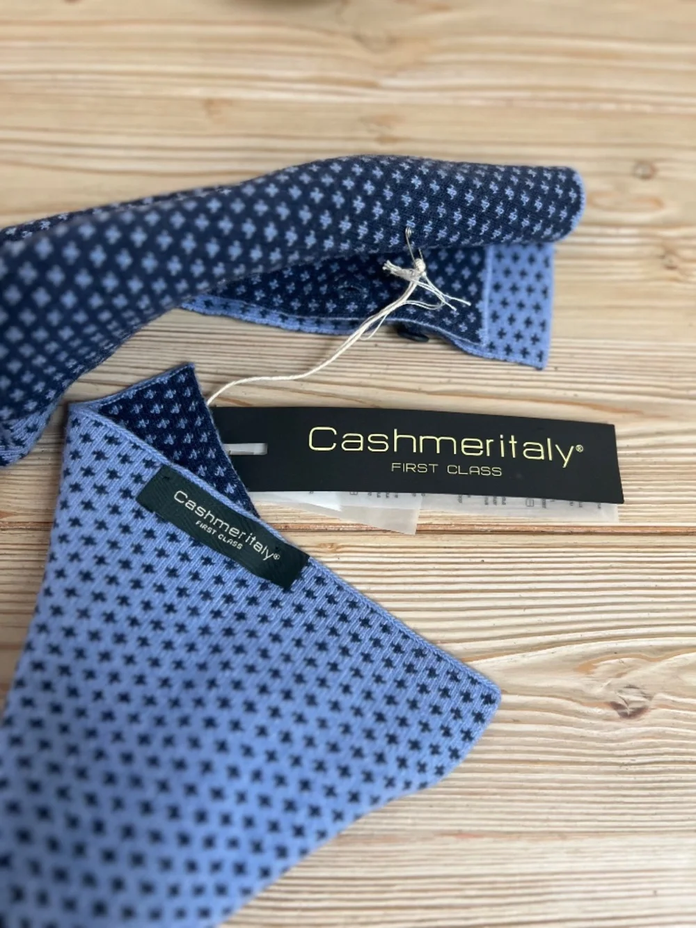CashmereItaly Italian Cashmere Silk Button Scarf Neck Warmer NWT Navy Blue